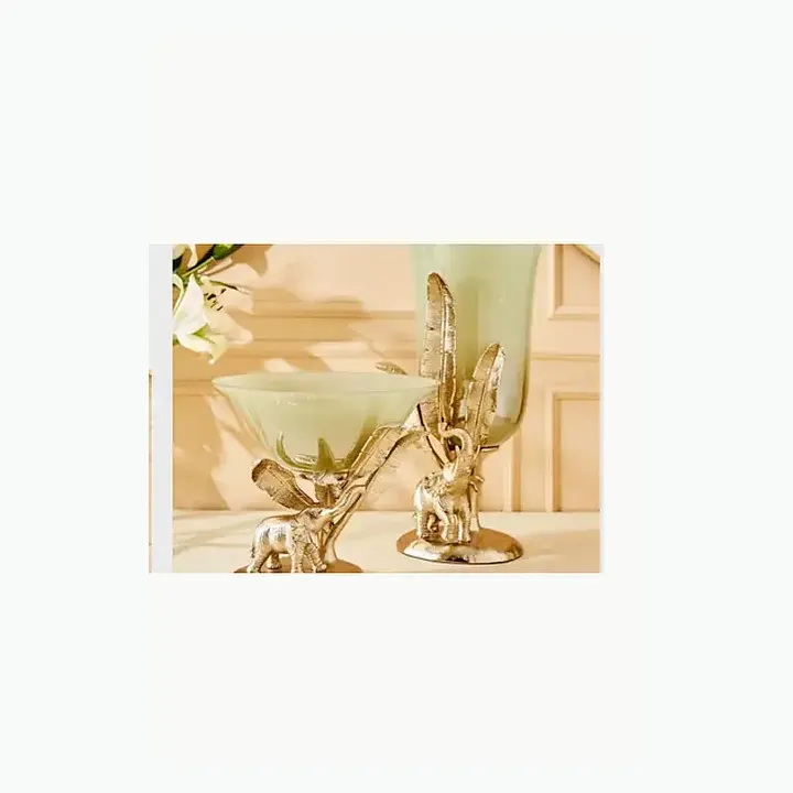 #6314 11.2X11.2X9.6 @1699 Elephant Glass Hurricane detail