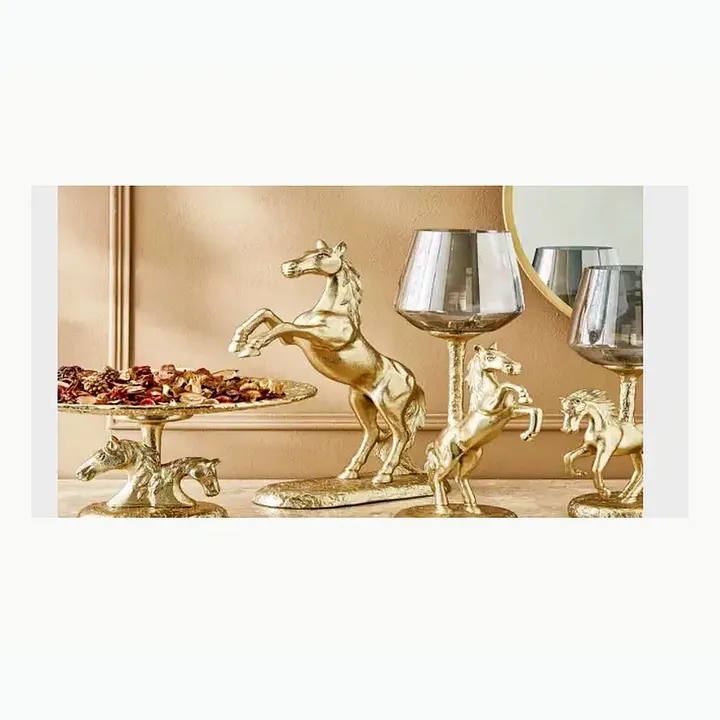 Horse Sculpture & Table Lamp Décor