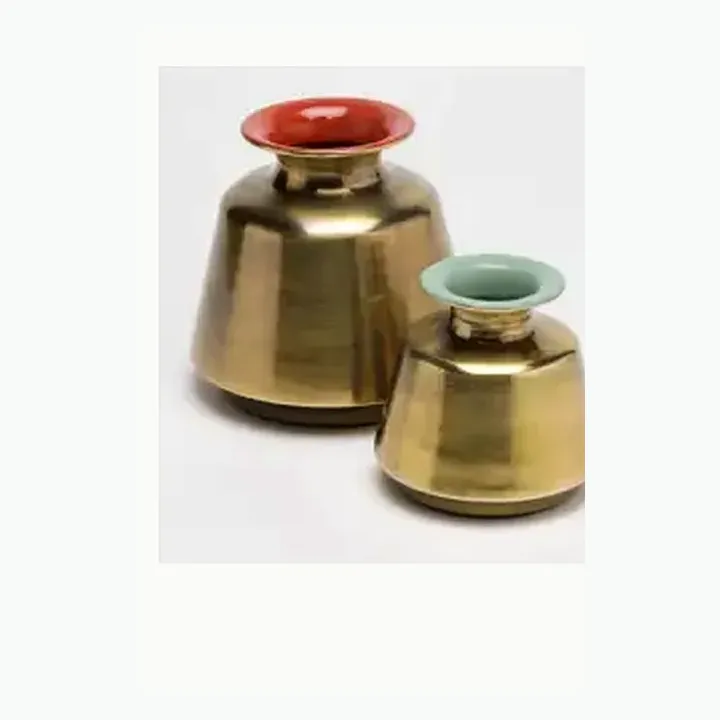 #5989 4.5X4.5X4.5 @490 Décor Bud Vase #5990 3.5X3.5X3.5 @350 Décor Bud Vase alternate view