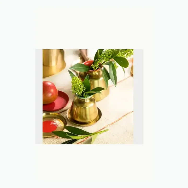 #5989 4.5X4.5X4.5 @490 Décor Bud Vase #5990 3.5X3.5X3.5 @350 Décor Bud Vase detail