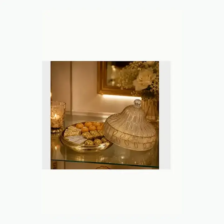 #6504 11x11x10 @1290 Glass Wire Cake Dome detail