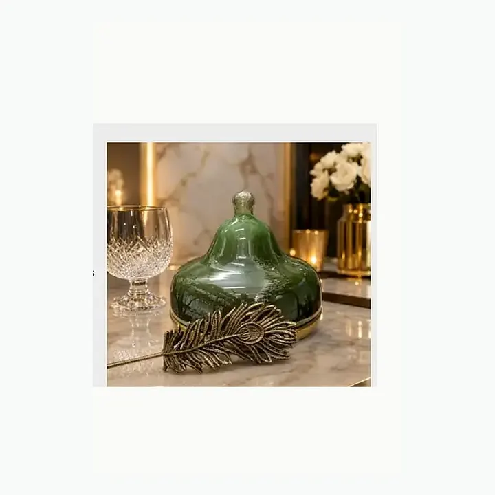 #6414 11x11x10 @1600 Feather Glass Cake Dome detail