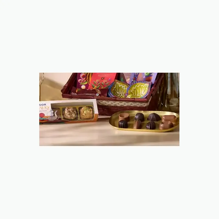 The Willow Luxe Hamper alternate view