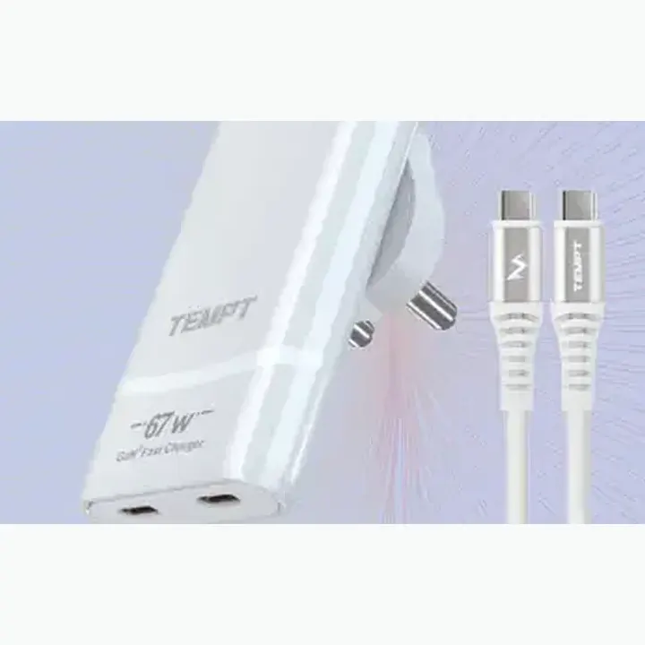 ELITE TRAVEL X SLIM 67W GaN³ Charger detail